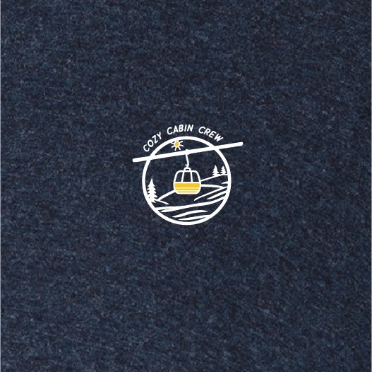 T-shirt met Logo van een gele eitjes lift in de bergen met als bijschrift “cozy cabin crew” ludieke afbeelding voor de gezellige skier of snowboarder